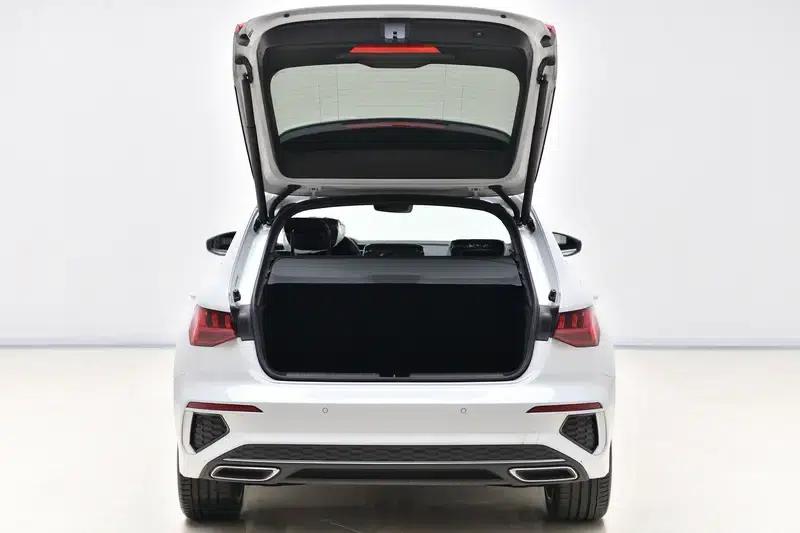 Audi A3 2023 Facelift Sportback 35 TFSI Fashion Sporty Model — миниатюра 23