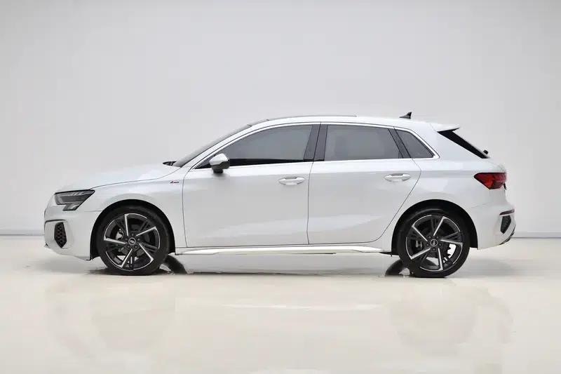 Audi A3 2023 Facelift Sportback 35 TFSI Fashion Sporty Model — миниатюра 4