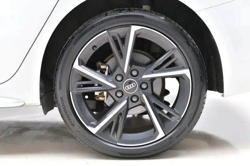 Audi A3 2023 Facelift Sportback 35 TFSI Fashion Sporty Model — миниатюра 9