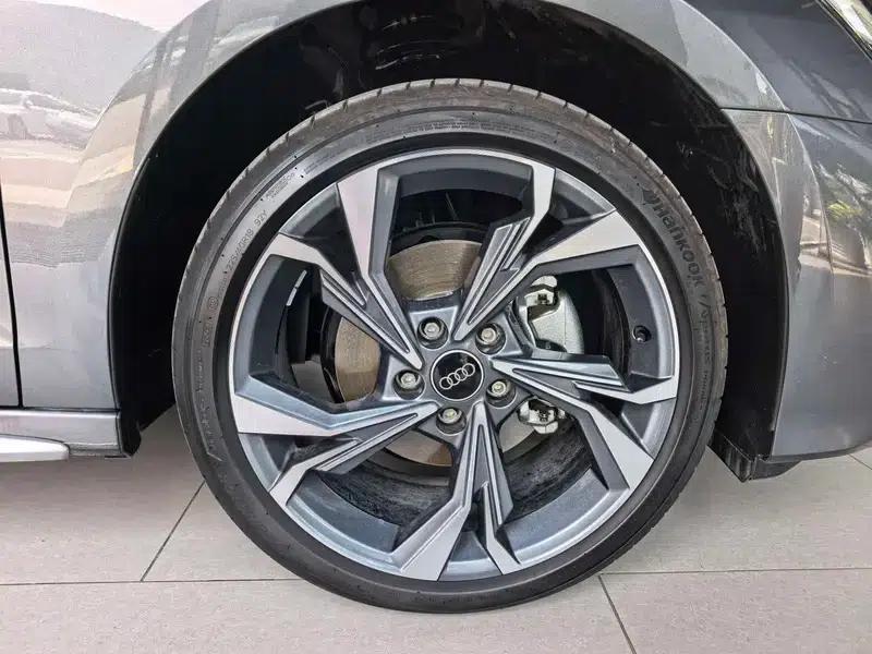 Audi A3 2026 Sportback 35 TFSI Flying Spur Luxury Edition — миниатюра 6