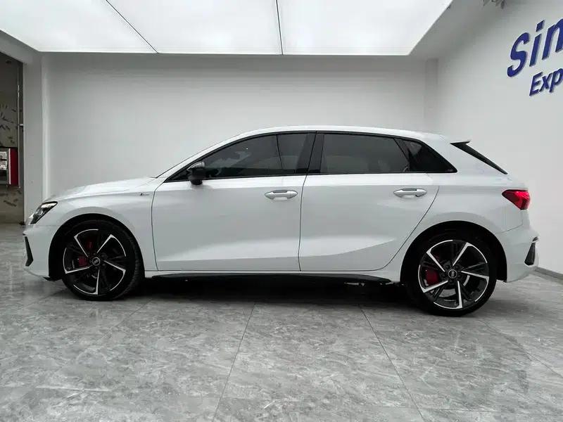 Audi A3 2023 Facelift Sportback 35 TFSI Fashion Sporty Model — миниатюра 4