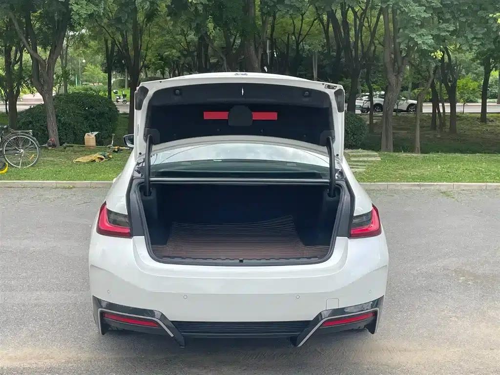 BMW i3 2022 eDrive 35L — миниатюра 6