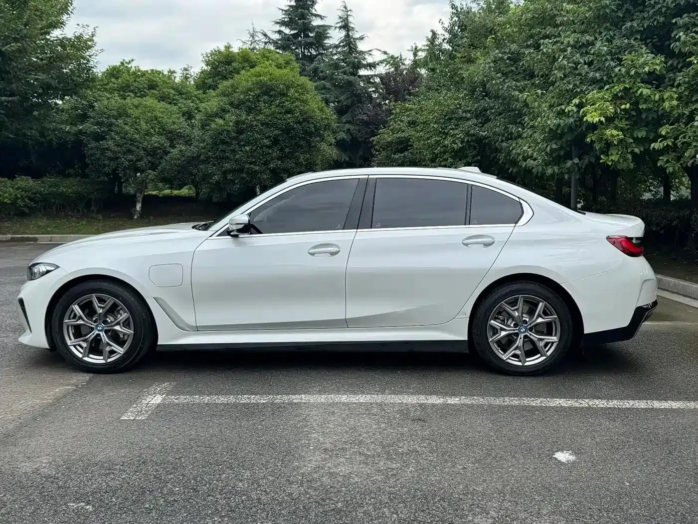 BMW i3 2022 eDrive 35L — миниатюра 3