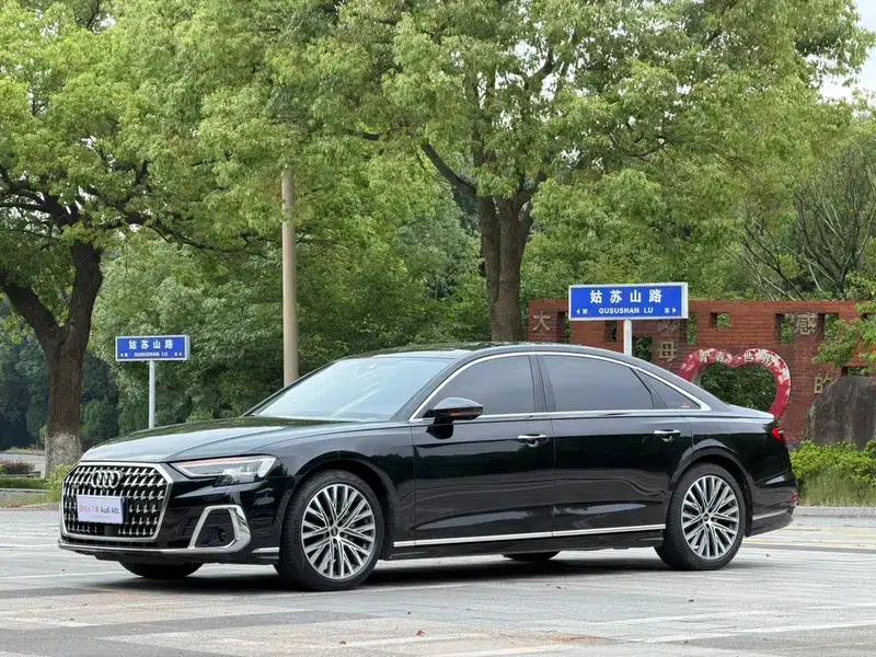 2023 Audi A8 A8L 50 TFSI quattro Premium — миниатюра 1