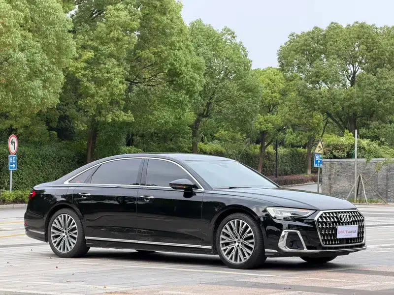 2023 Audi A8 A8L 50 TFSI quattro Premium — миниатюра 3