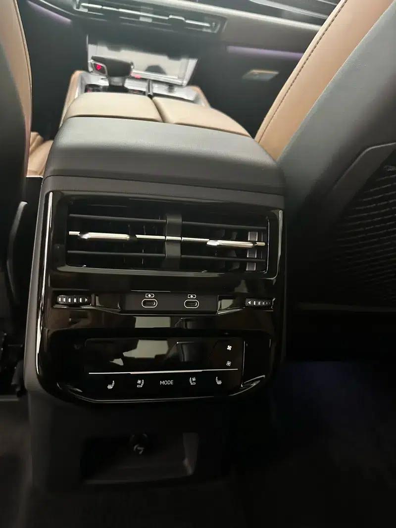 Audi Q6 2024 45TFSI quattro Qiyun Edition Yulin Package 6-seater — миниатюра 11