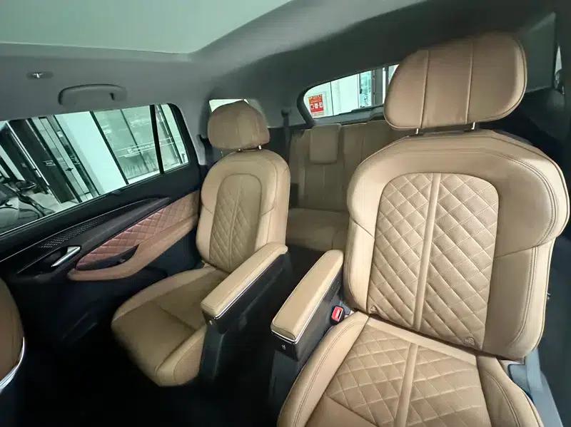 Audi Q6 2024 45TFSI quattro Qiyun Edition Yulin Package 6-seater — миниатюра 16