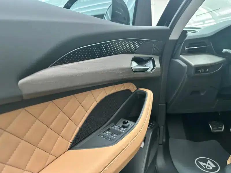 Audi Q6 2024 45TFSI quattro Qiyun Edition Yulin Package 6-seater — миниатюра 17