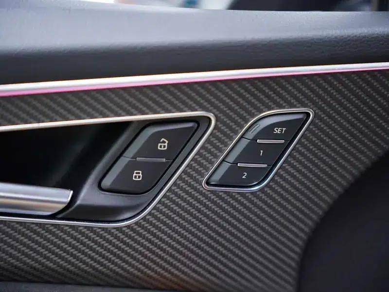 2022 Audi RS Q8 4.0T — миниатюра 27