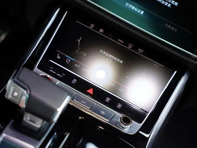 2022 Audi RS Q8 4.0T — миниатюра 31