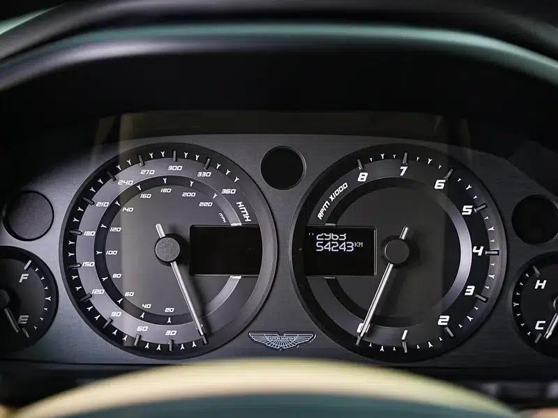 2013 Vanquish 6.0L Standard Model — миниатюра 19