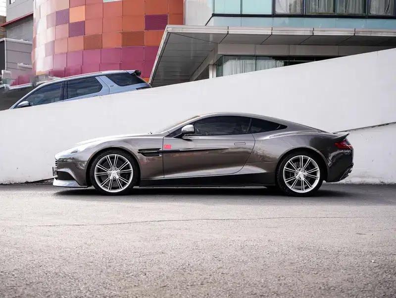 2013 Vanquish 6.0L Standard Model — миниатюра 4