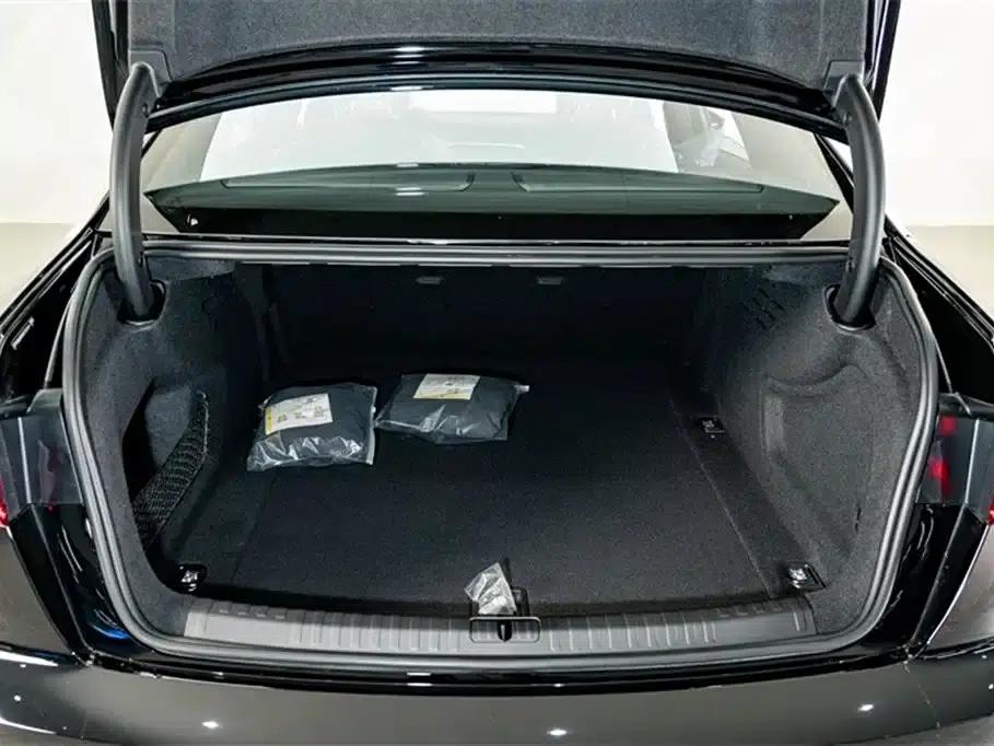Audi A6L 2025 Facelift 40 TFSI Luxury Dynamic — миниатюра 23