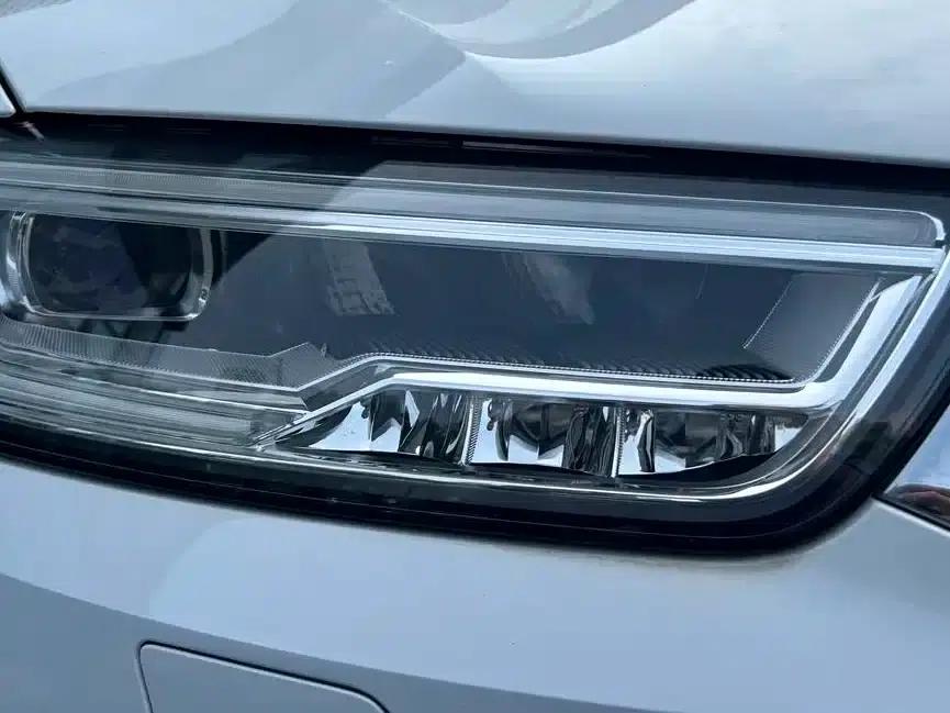 Audi Q3 2018 30th Anniversary Edition 35 TFSI Fashion Model — миниатюра 12
