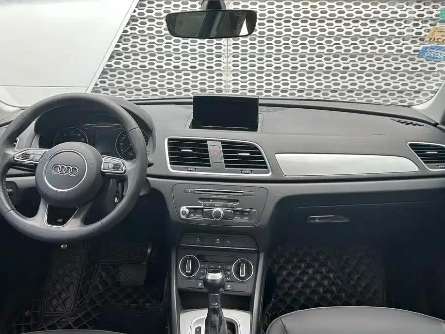 Audi Q3 2018 30th Anniversary Edition 35 TFSI Fashion Model — миниатюра 9