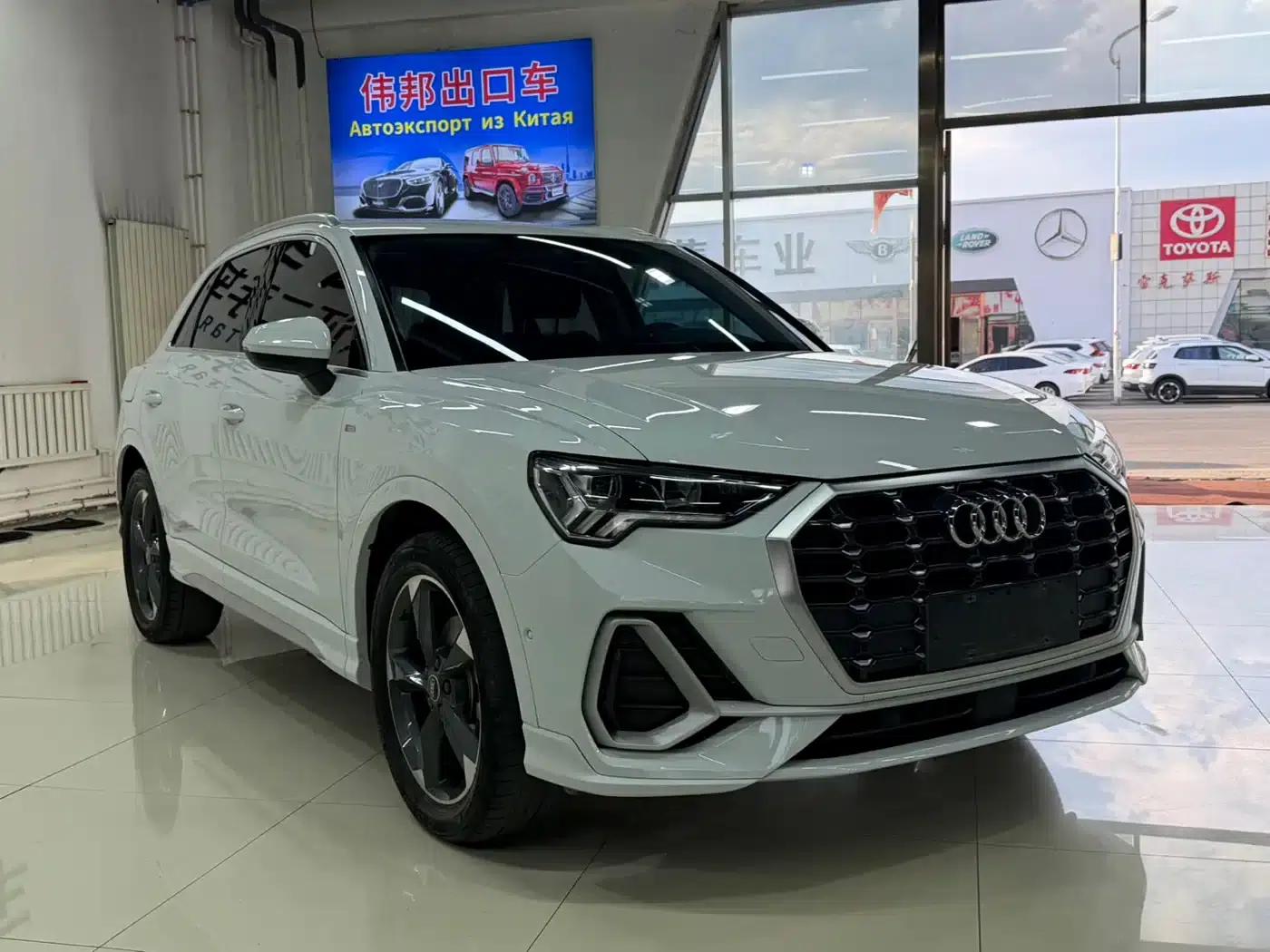 Audi Q3 2023 35 TFSI Fashion Dynamic (1.4T) — миниатюра 3