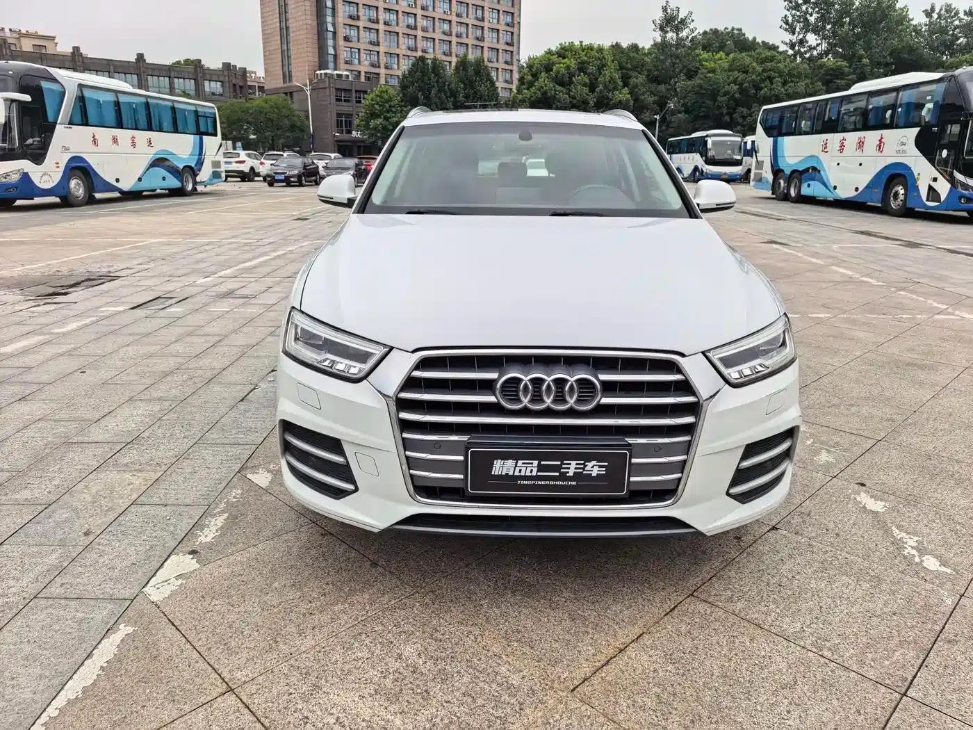 Audi Q3 2018 30th Anniversary Edition 30 TFSI Fashion Model — миниатюра 2