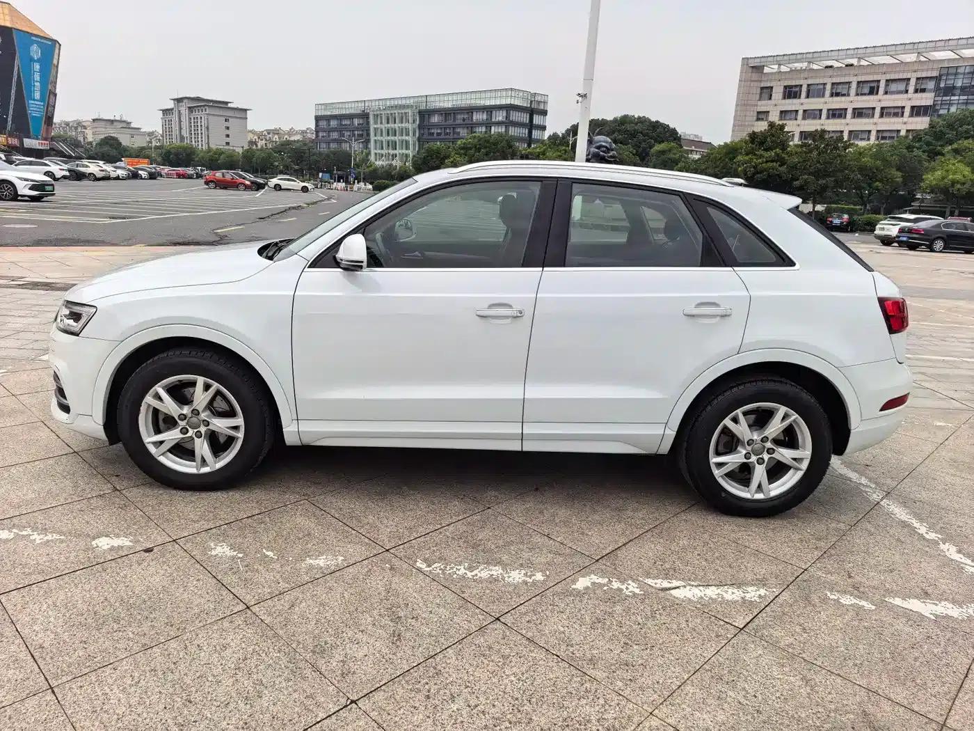 Audi Q3 2018 30th Anniversary Edition 30 TFSI Fashion Model — миниатюра 4