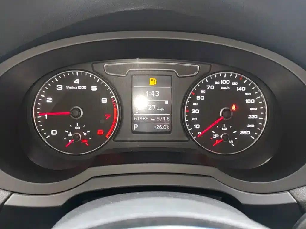 Audi Q3 2018 30th Anniversary Edition 35 TFSI Fashion Model — миниатюра 12
