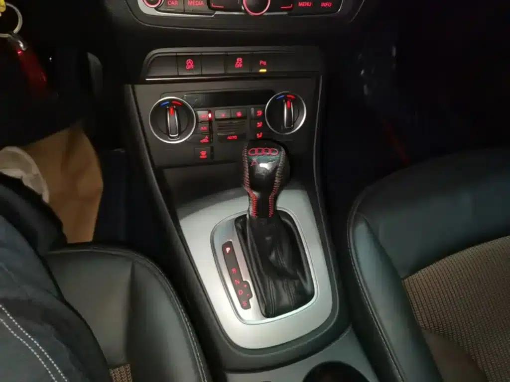 Audi Q3 2018 30th Anniversary Edition 35 TFSI Fashion Model — миниатюра 14