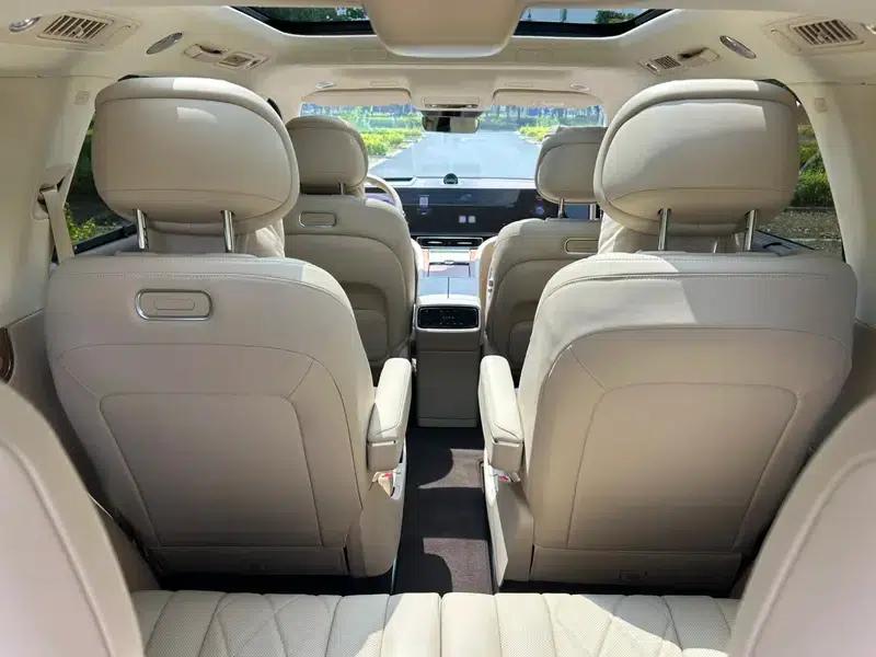 Wenjie M9 2024 Ultra Range Extended 6-Seater — миниатюра 14