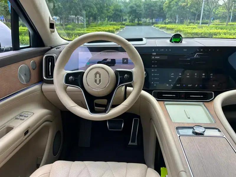 Wenjie M9 2024 Ultra Range Extended 6-Seater — миниатюра 15