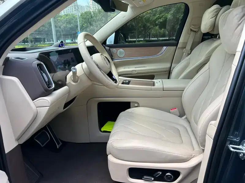 Wenjie M9 2024 Ultra Range Extended 6-Seater — миниатюра 16