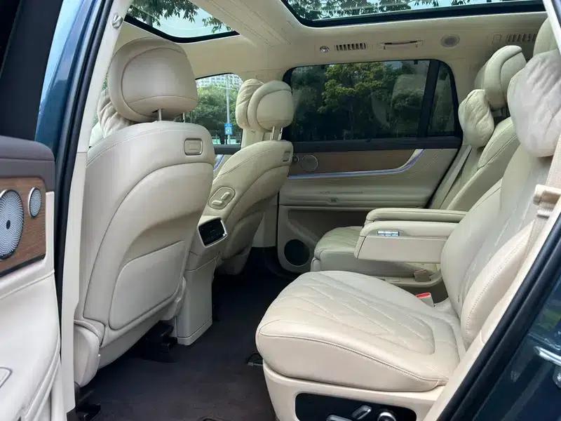 Wenjie M9 2024 Ultra Range Extended 6-Seater — миниатюра 17