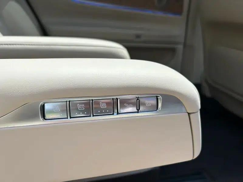 Wenjie M9 2024 Ultra Range Extended 6-Seater — миниатюра 8