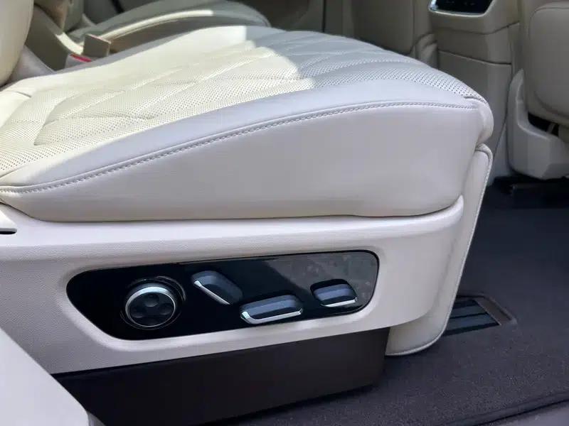 Wenjie M9 2024 Ultra Range Extended 6-Seater — миниатюра 10