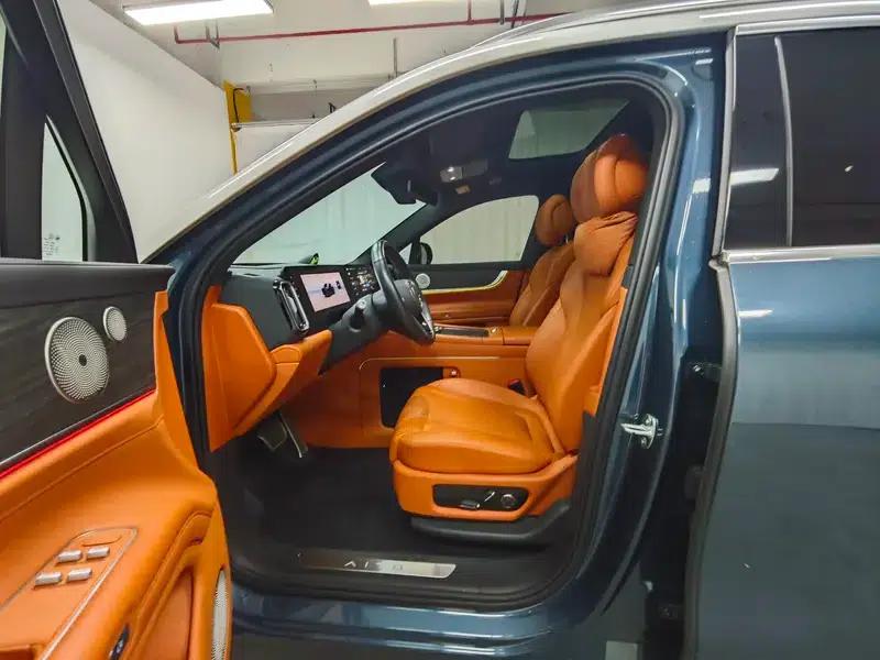 Wenjie M9 2024 Ultra Range Extended 6-Seater — миниатюра 17