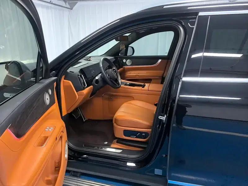 Wenjie M9 2024 Extended Range Max Six-Seater — миниатюра 17