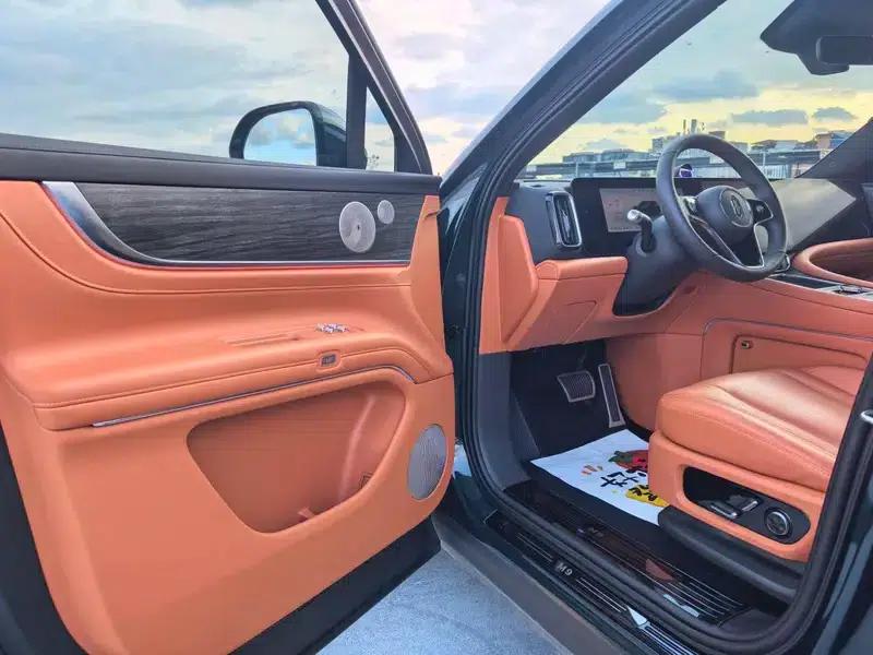 Wenjie M9 2024 Ultra Range Extended 6-Seater — миниатюра 12