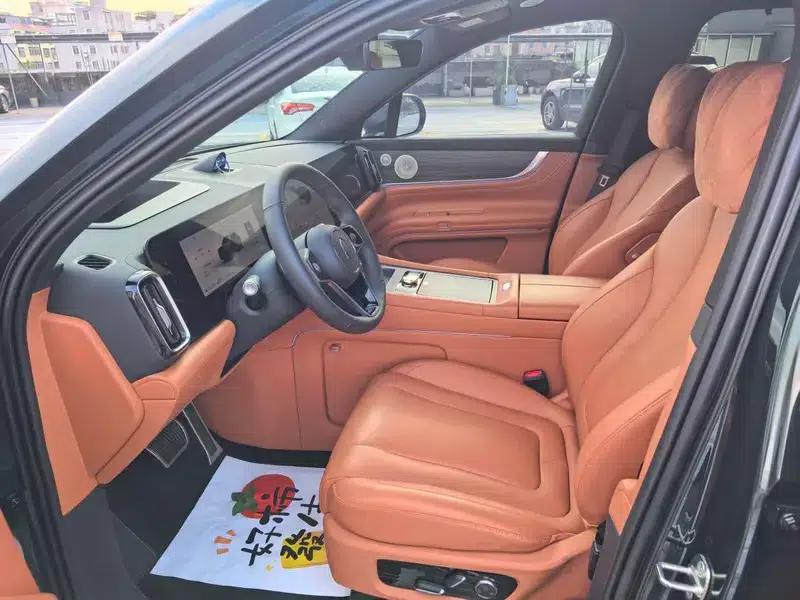 Wenjie M9 2024 Ultra Range Extended 6-Seater — миниатюра 13