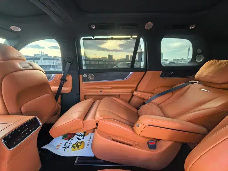 Wenjie M9 2024 Ultra Range Extended 6-Seater — миниатюра 16