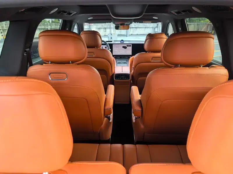Wenjie M9 2024 Ultra Range Extended 6-Seater — миниатюра 17