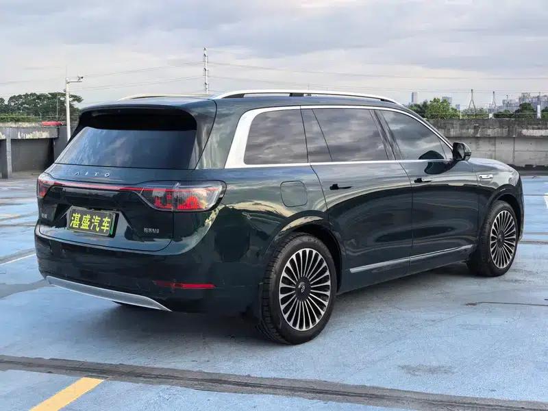 Wenjie M9 2024 Ultra Range Extended 6-Seater — миниатюра 7