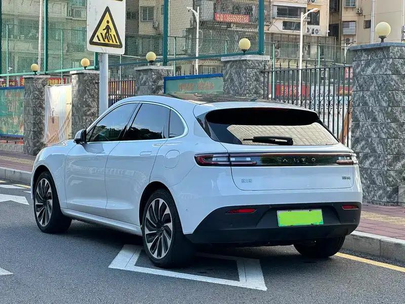 Wenjie M5 2022 Extended Range 4WD Flagship Edition — миниатюра 4