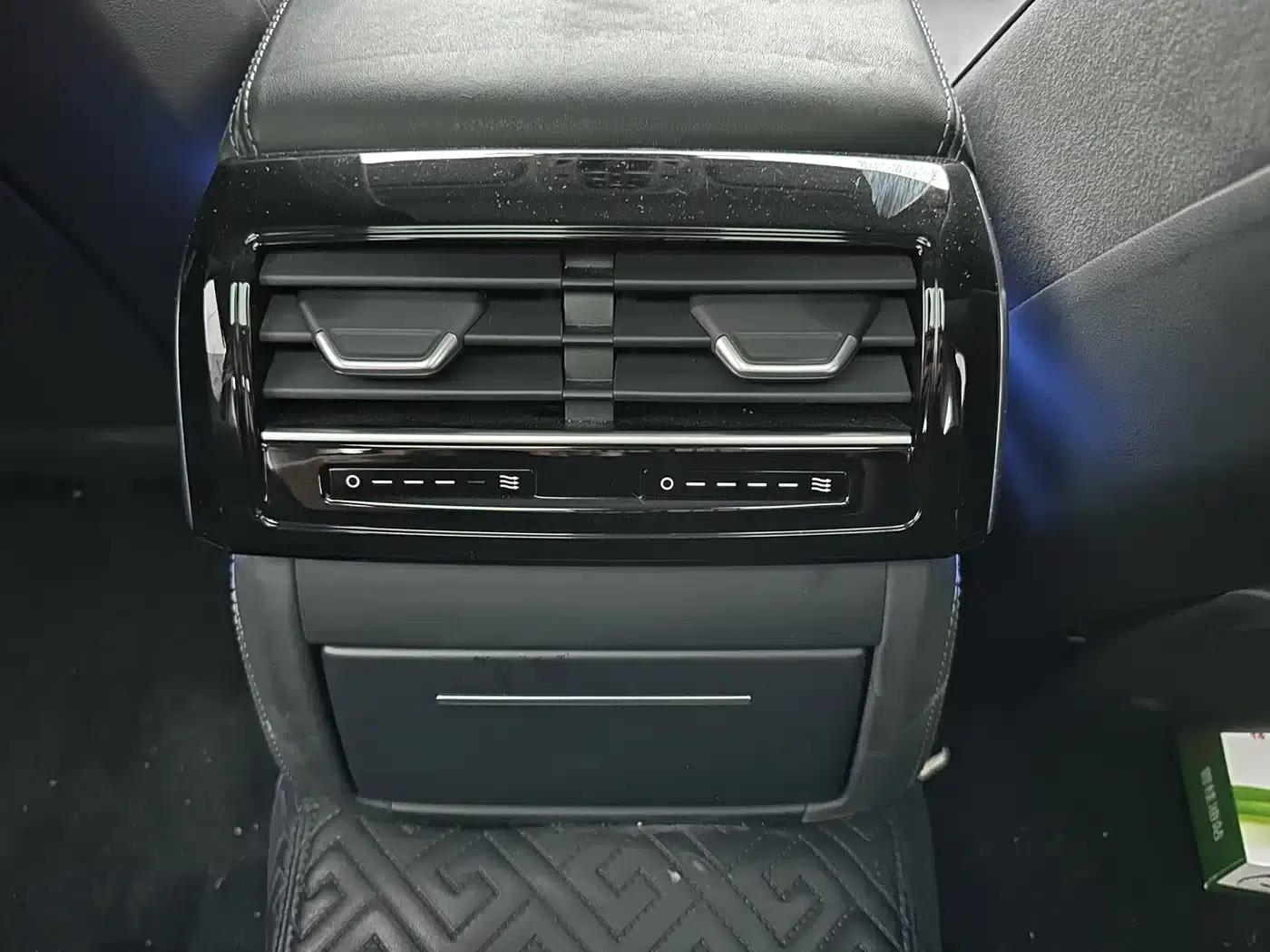 2023 Audi A8 A8L 50 TFSI quattro Premium Edition — миниатюра 7