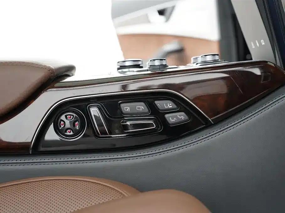 2013 Audi A8 A8L 6.3 FSI W12 quattro Flagship Model — миниатюра 23