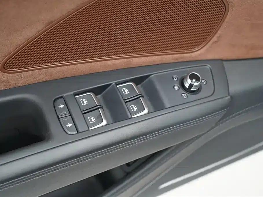 2013 Audi A8 A8L 6.3 FSI W12 quattro Flagship Model — миниатюра 26