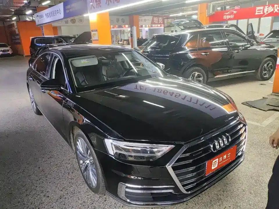 2022 Audi A8 A8L 50 TFSI quattro Comfort Edition — миниатюра 4