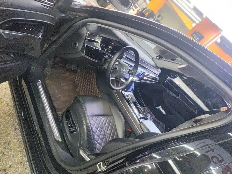 2022 Audi A8 A8L 50 TFSI quattro Comfort Edition — миниатюра 5
