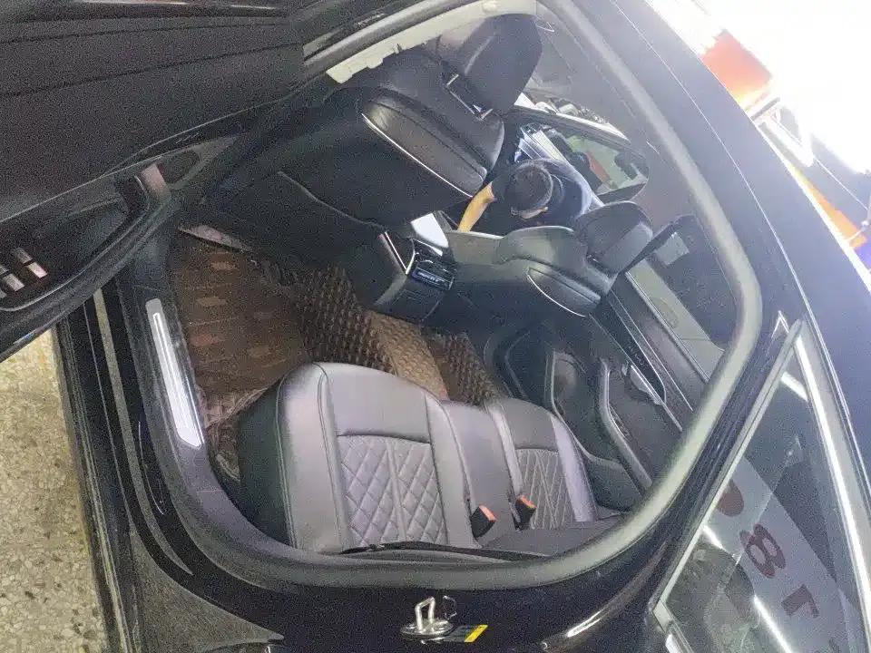 2022 Audi A8 A8L 50 TFSI quattro Comfort Edition — миниатюра 6