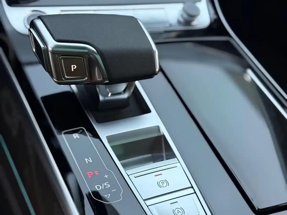 2024 Audi A8 A8L 50 TFSI quattro Premium Edition — миниатюра 8