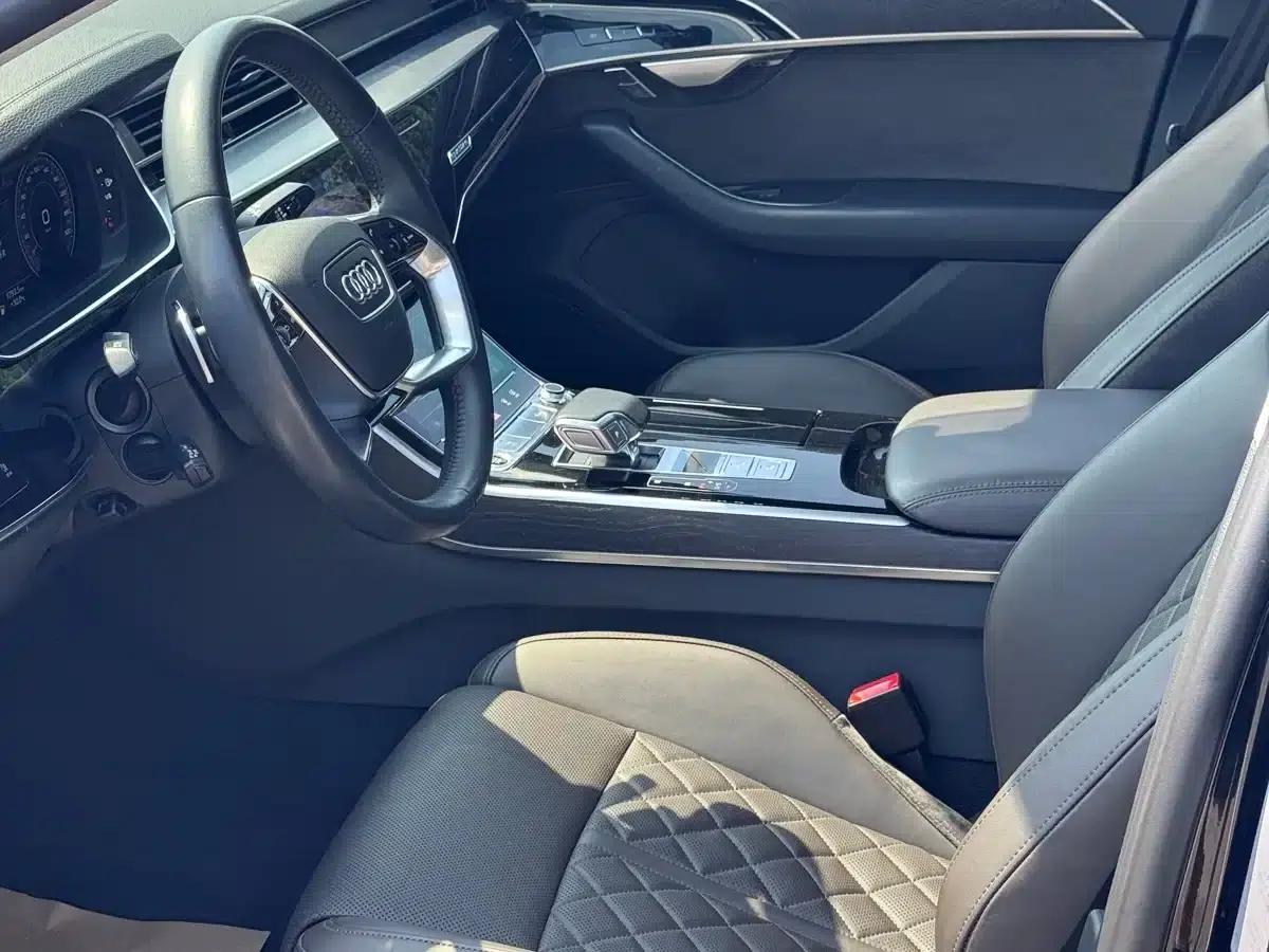 2021 Audi A8 A8L 50 TFSI quattro Comfort — миниатюра 4