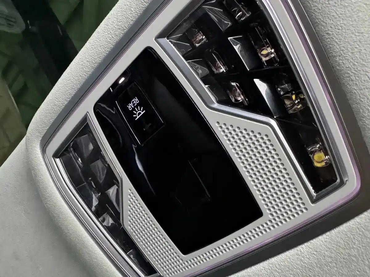 2021 Audi A8 A8L 55 TFSI quattro Premium — миниатюра 33