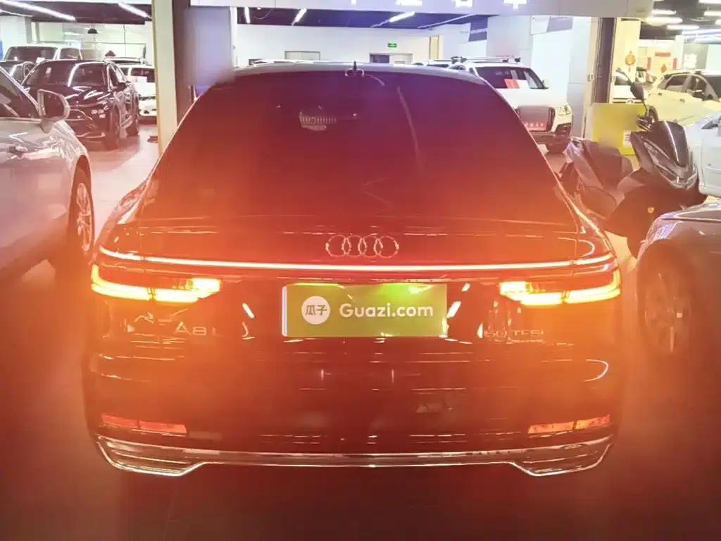2021 Audi A8 A8L 50 TFSI quattro Comfort — миниатюра 6