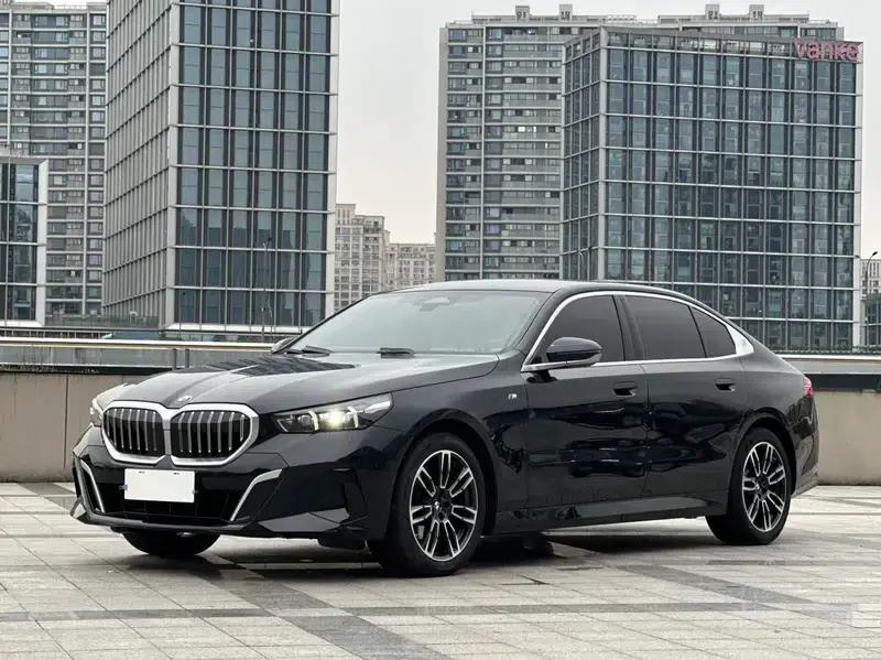2024 BMW 5 Series 525Li M Sport Package — миниатюра 1