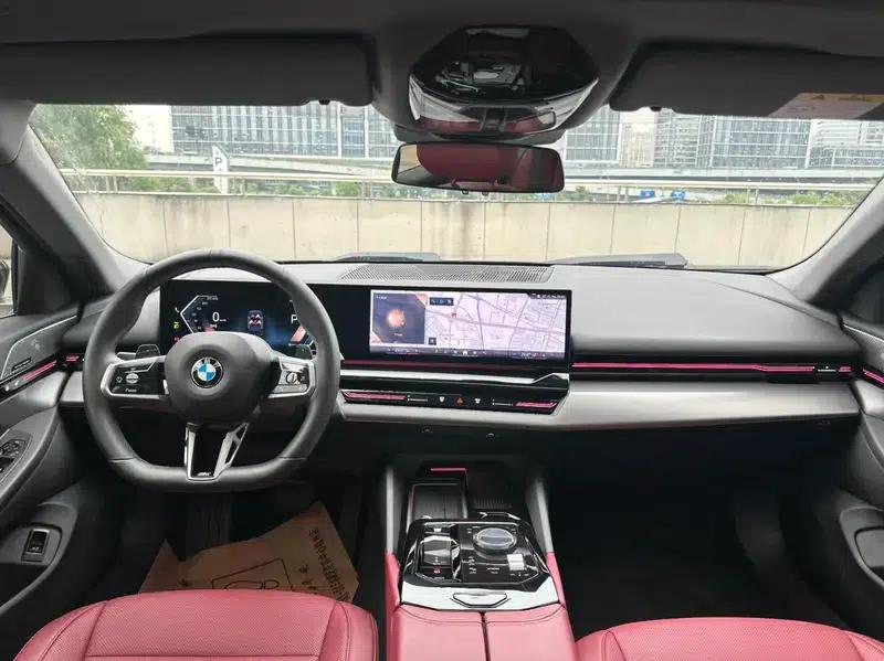 2024 BMW 5 Series 525Li M Sport Package — миниатюра 11